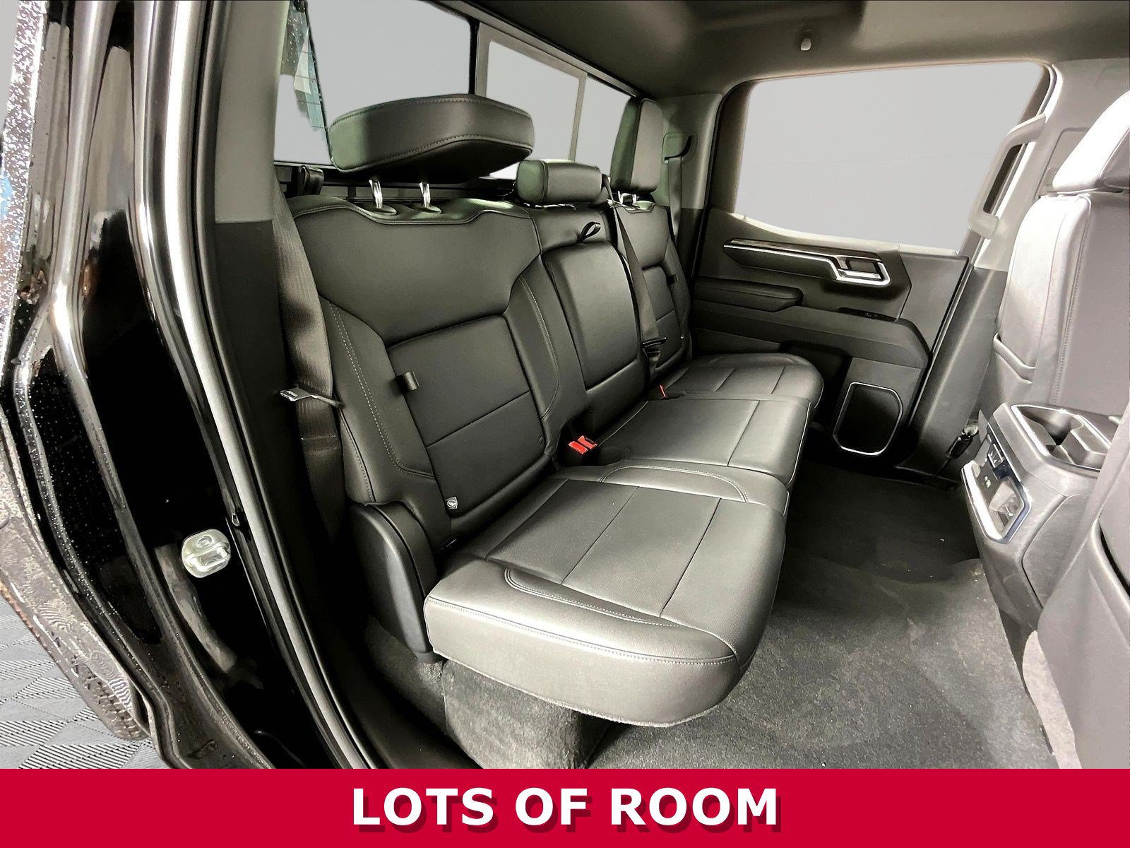 Used 2025 Chevrolet Silverado 1500 LTZ w/ LTZ Convenience Package II AWD/4WD image 26