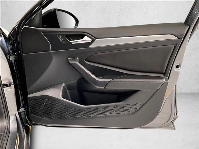 Used 2024 Volkswagen Jetta SE image 19