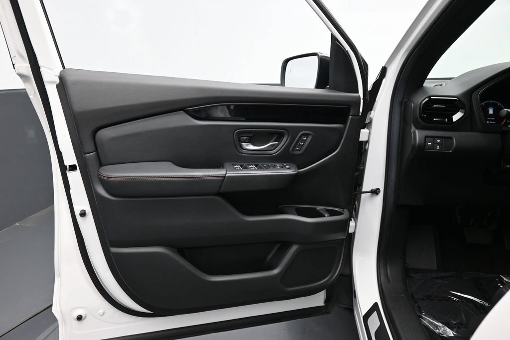 Certified 2025 Honda Pilot TrailSport image 18