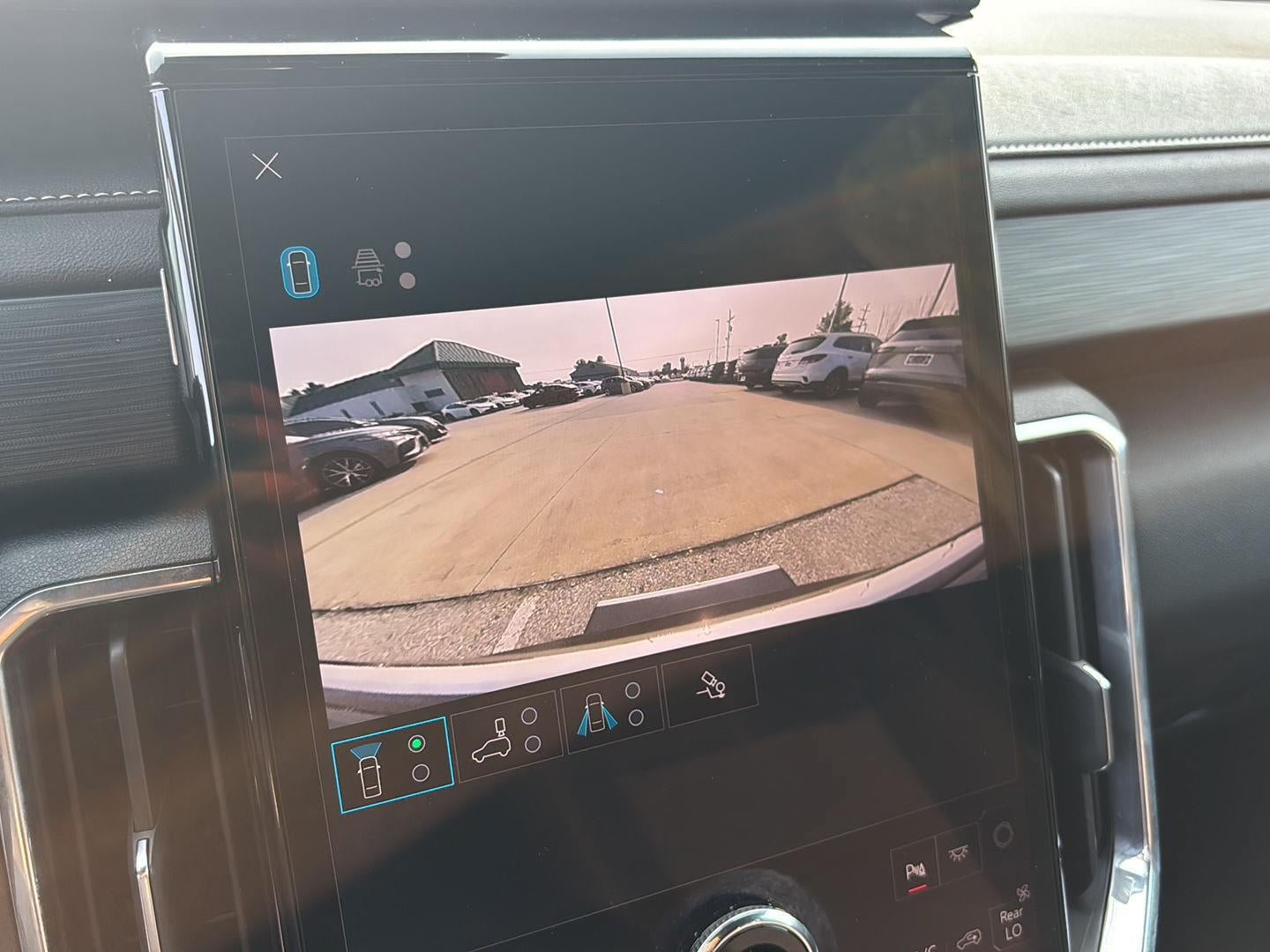Used 2025 GMC Acadia Elevation AWD/4WD image 17