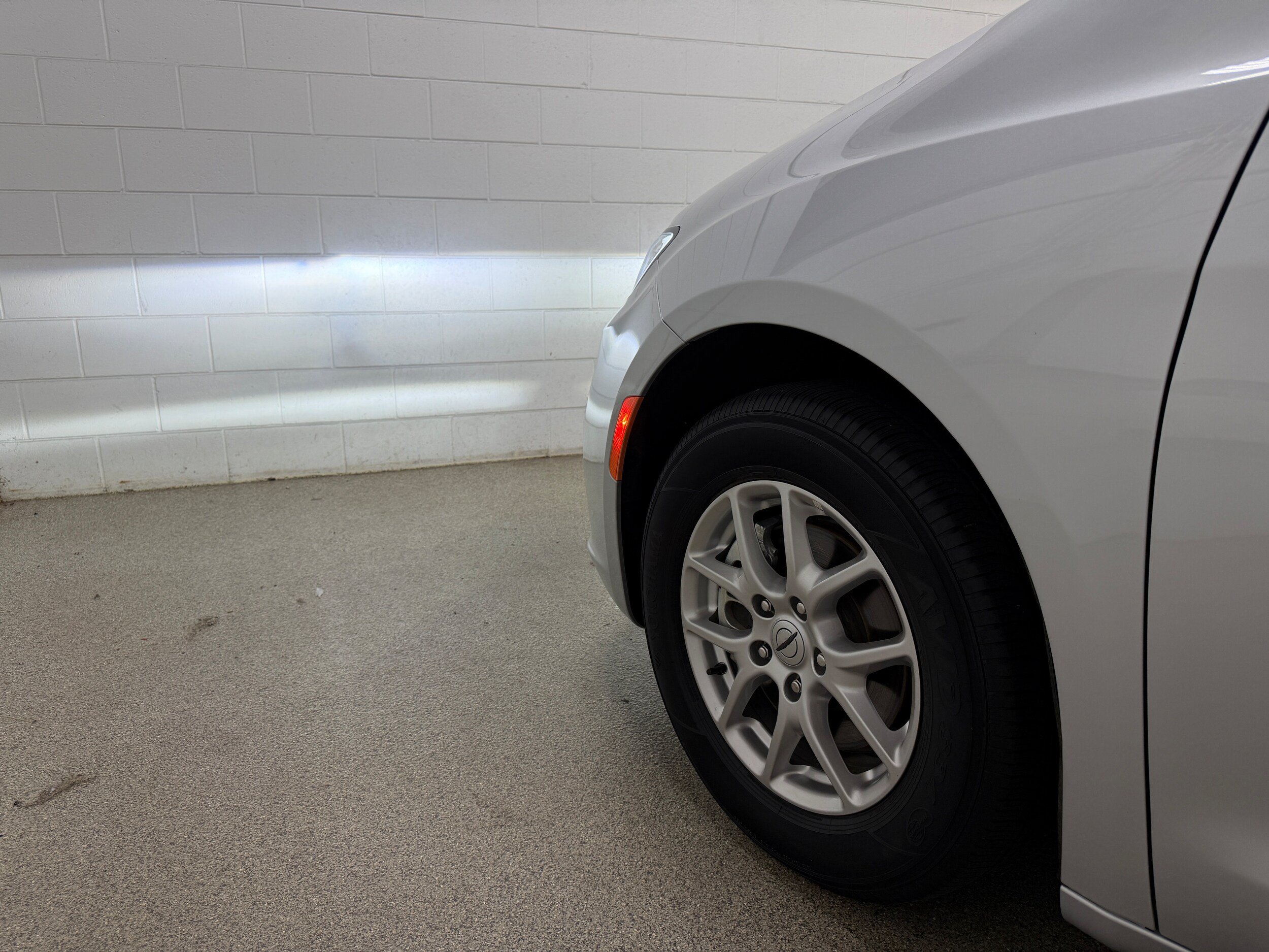 Used 2024 Chrysler Pacifica Touring-L FWD image 35