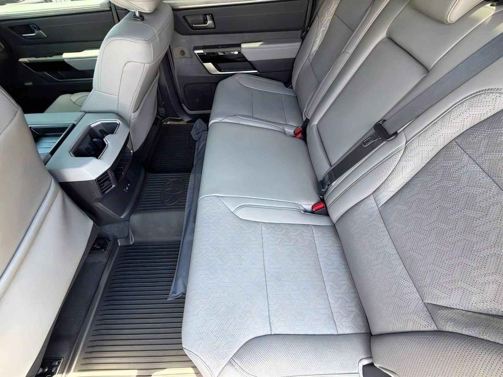 Used 2025 Toyota Tundra Limited AWD/4WD image 13