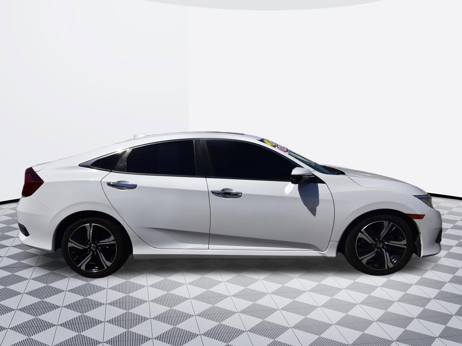 Used 2017 Honda Civic Touring image 5