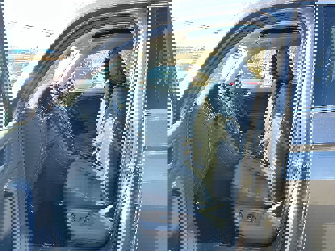 Used 2019 Volkswagen Tiguan SE w/ Panoramic Sunroof Package image 21