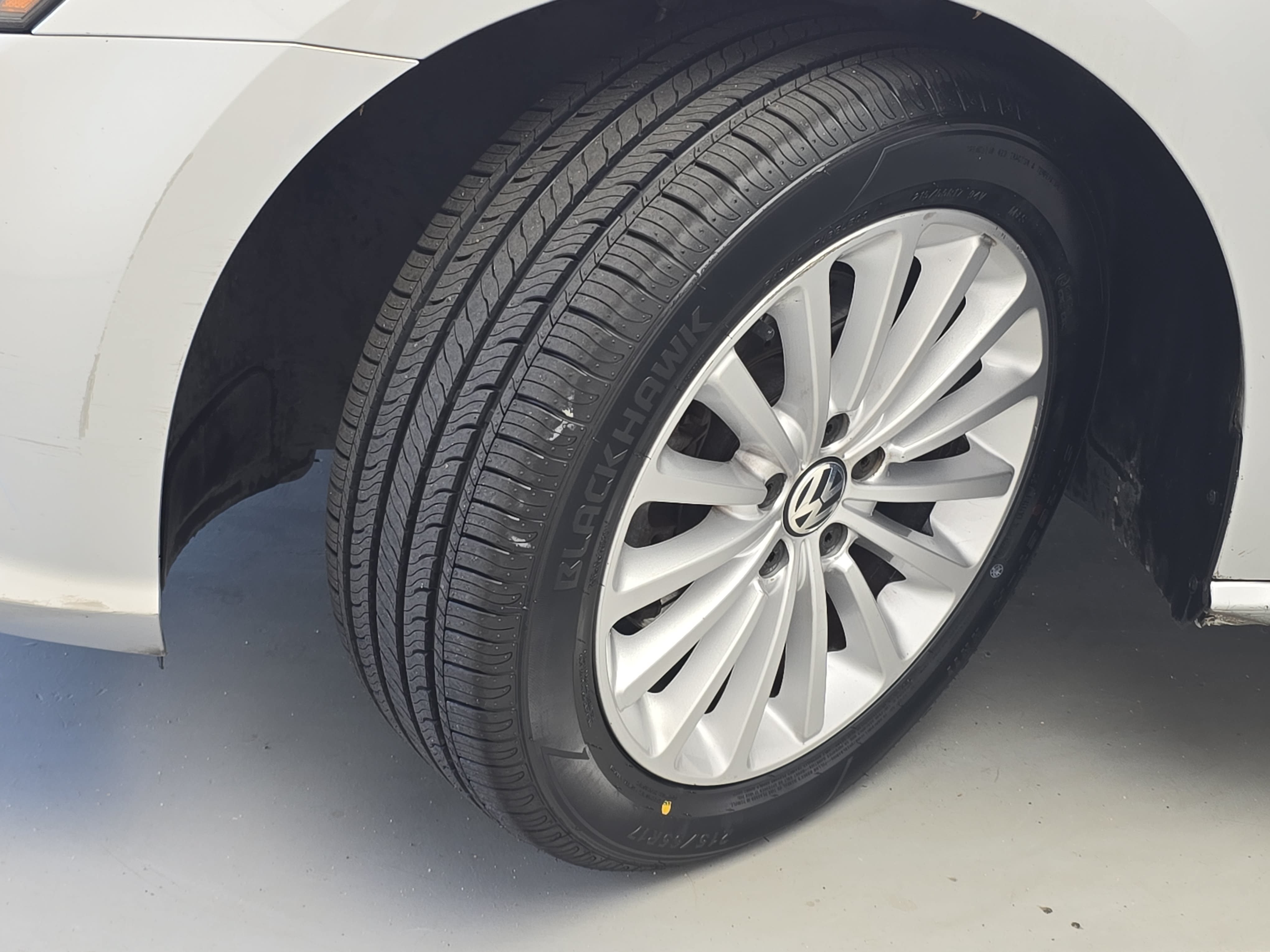 Used 2017 Volkswagen Passat 1.8T SE FWD image 32