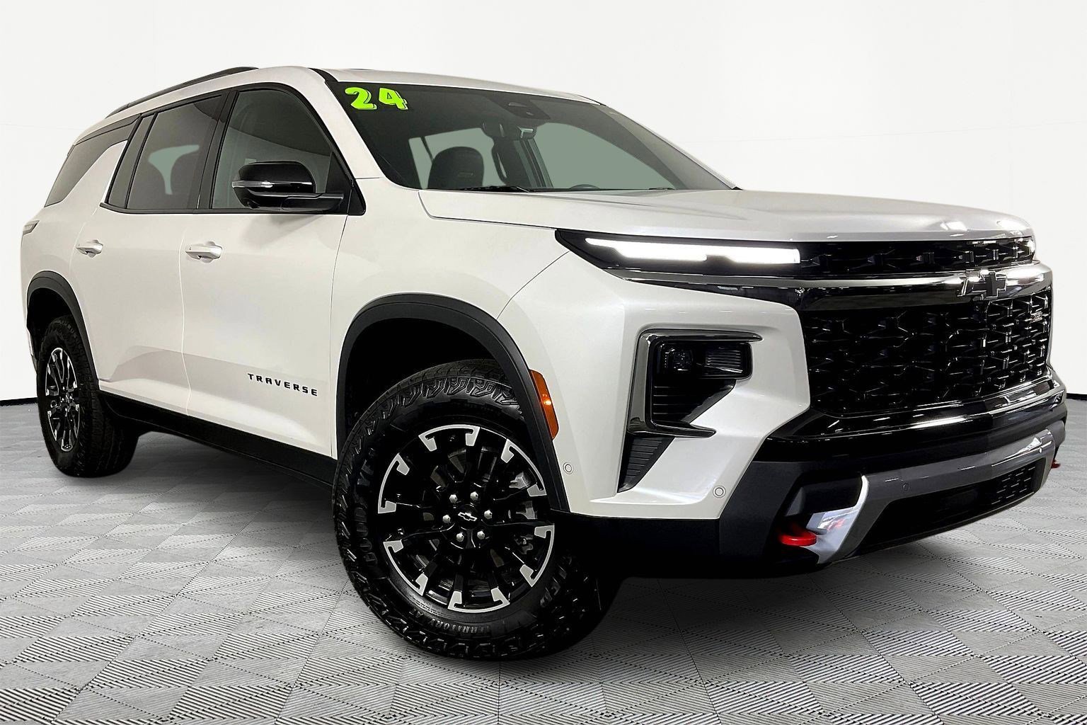 Used 2024 Chevrolet Traverse Z71 w/ Enhanced Driving Package image 3