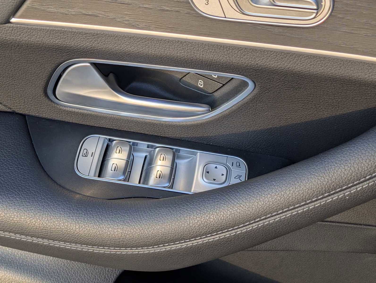 Used 2025 Mercedes-Benz GLS 450 4MATIC image 24