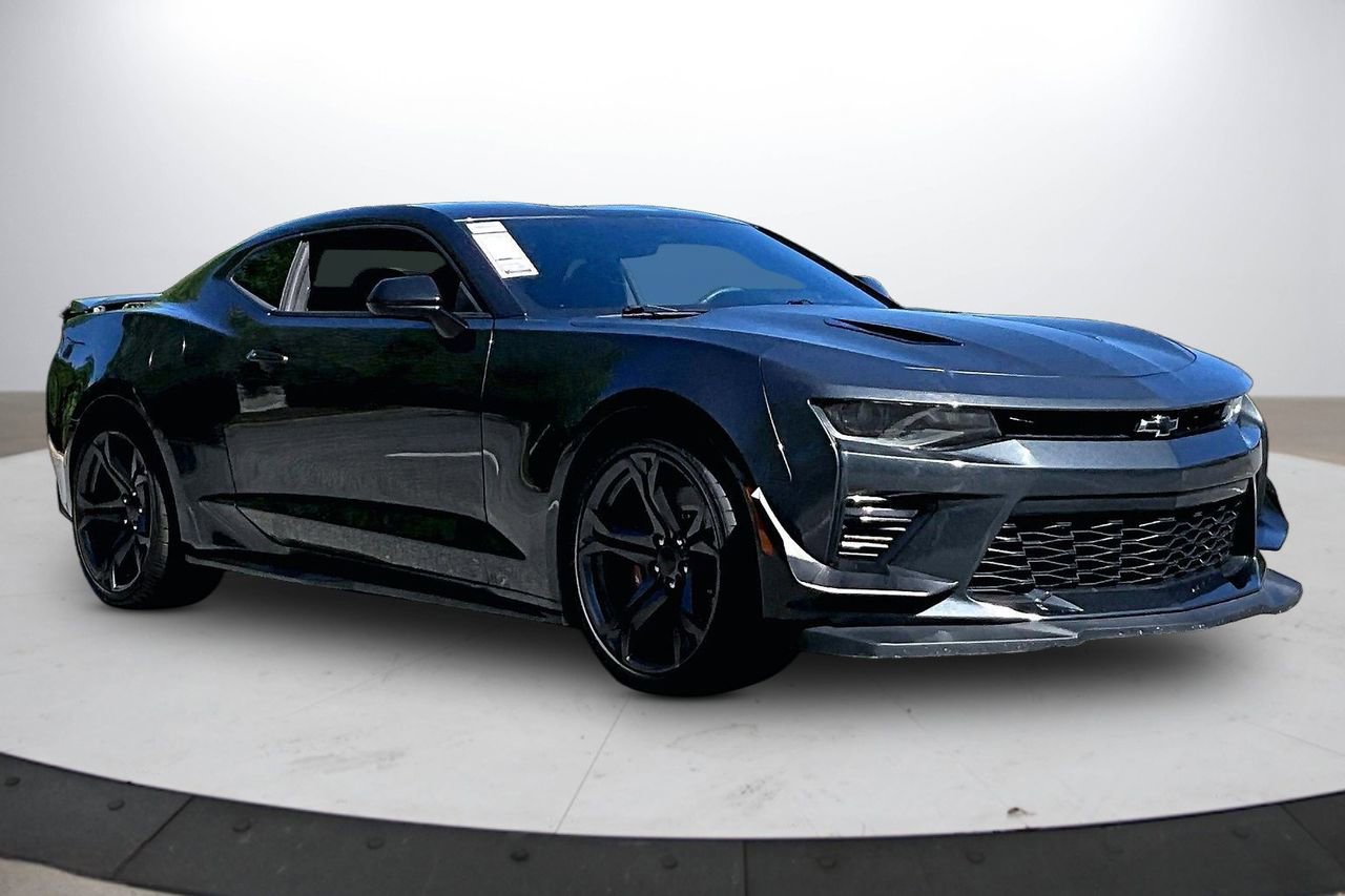 Used 2018 Chevrolet Camaro SS RWD image 2