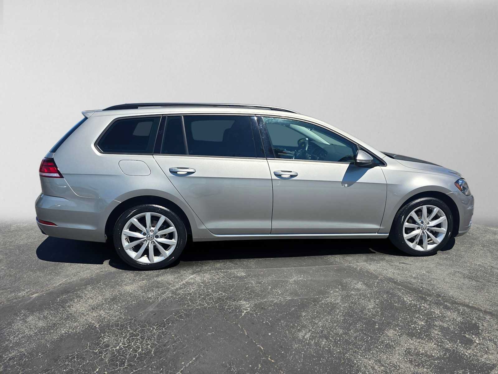 Used 2019 Volkswagen Golf S FWD image 2