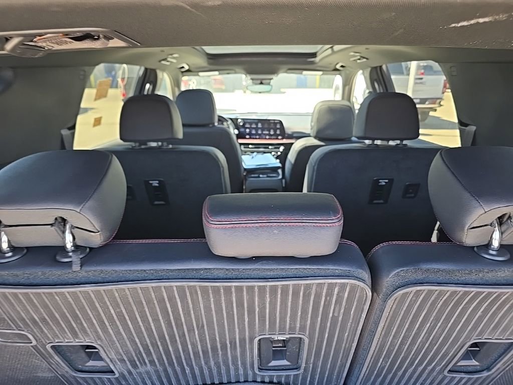 Used 2025 Chevrolet Traverse RS w/ LPO, Floor Liner Package AWD/4WD image 9