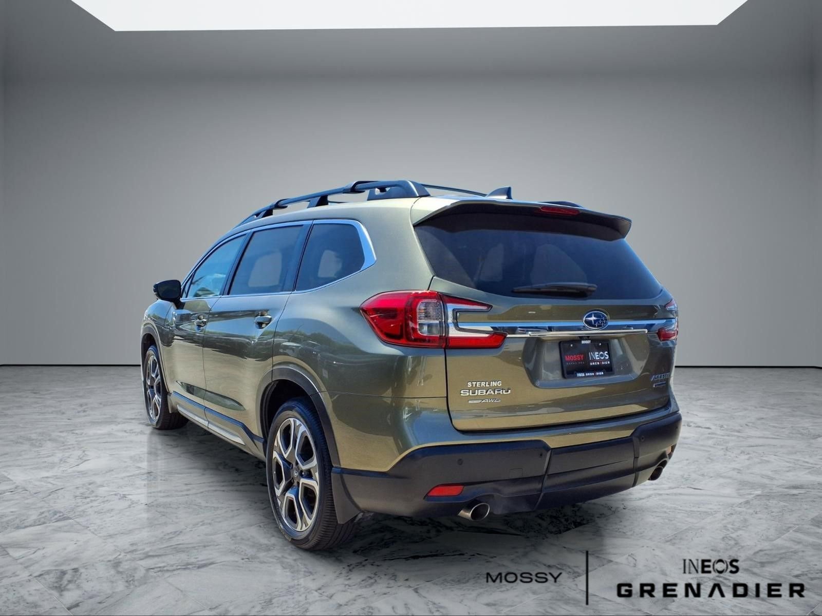 Used 2024 Subaru Ascent Limited w/ Technology Package AWD/4WD image 2