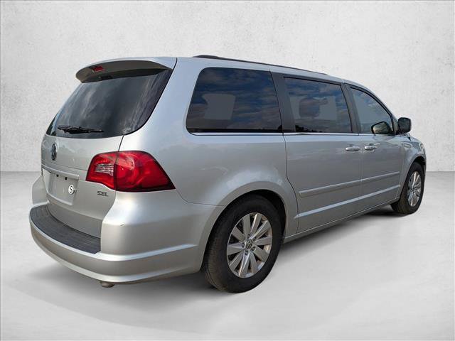 Used 2012 Volkswagen Routan SEL FWD image 5