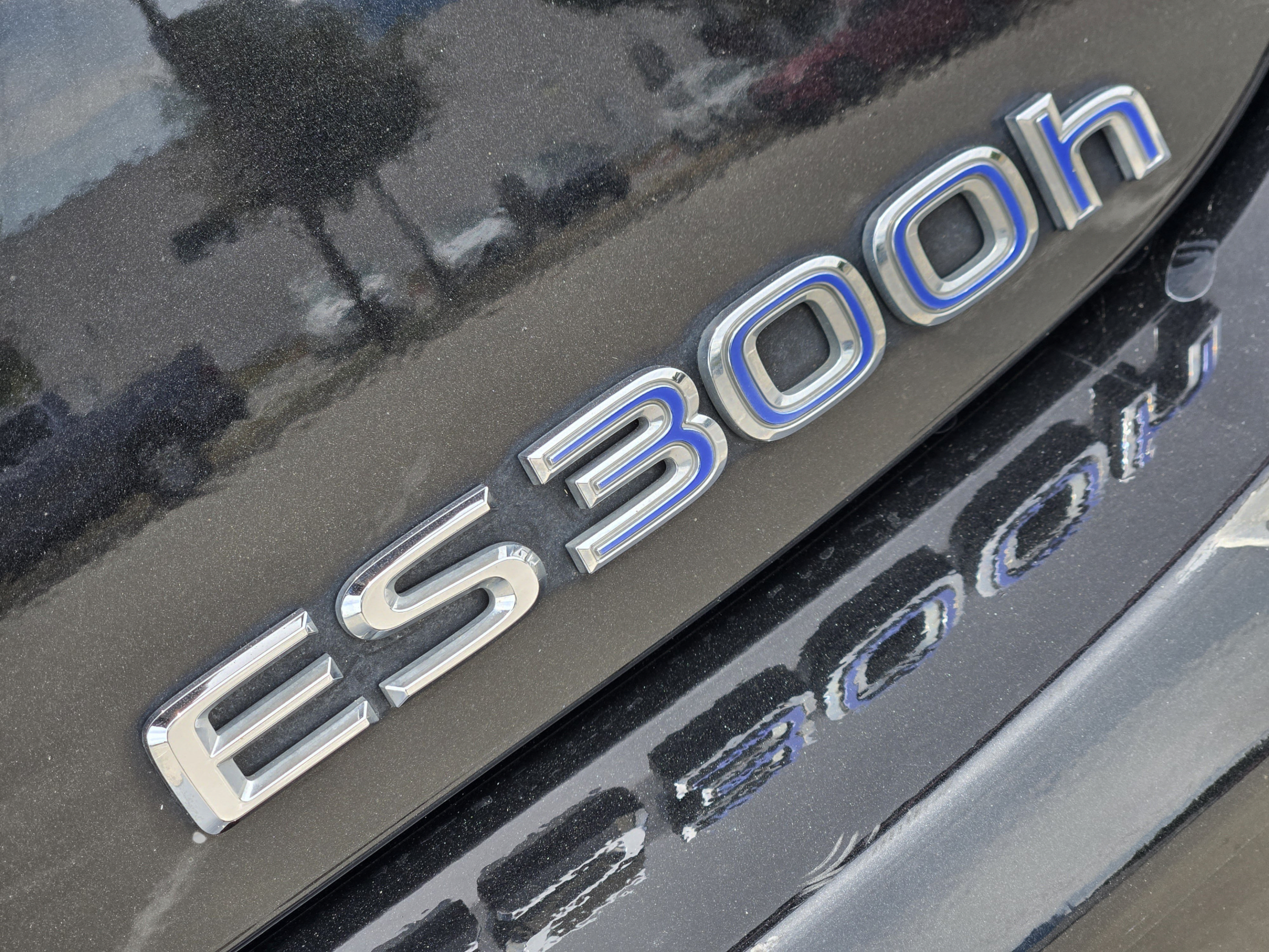 Used 2020 Lexus ES 300h w/ Premium Package FWD image 32