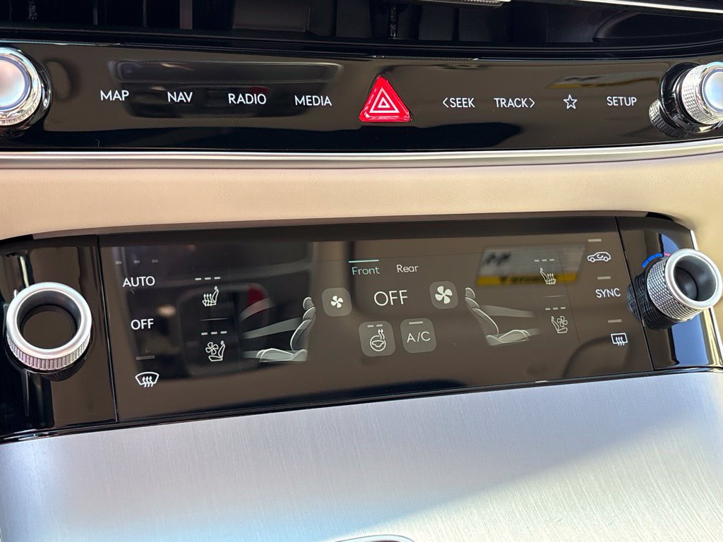 New 2027 Genesis GV70 2.5T Advanced AWD/4WD image 17