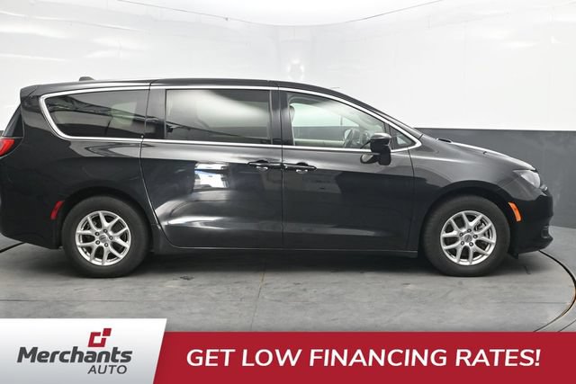 Used 2023 Chrysler Voyager LX FWD image 9