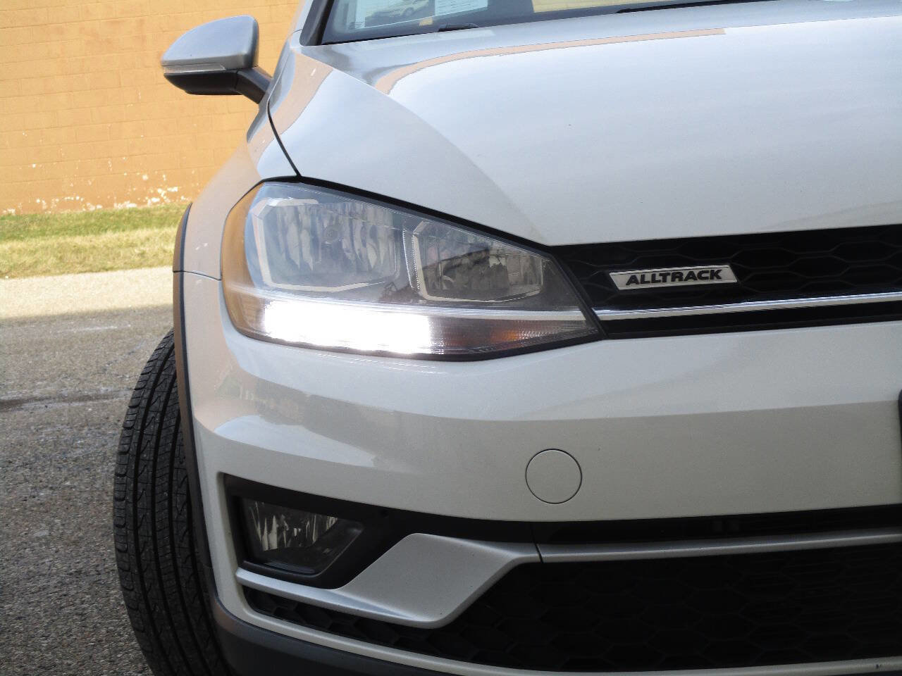 Used 2018 Volkswagen Golf Alltrack SE image 41