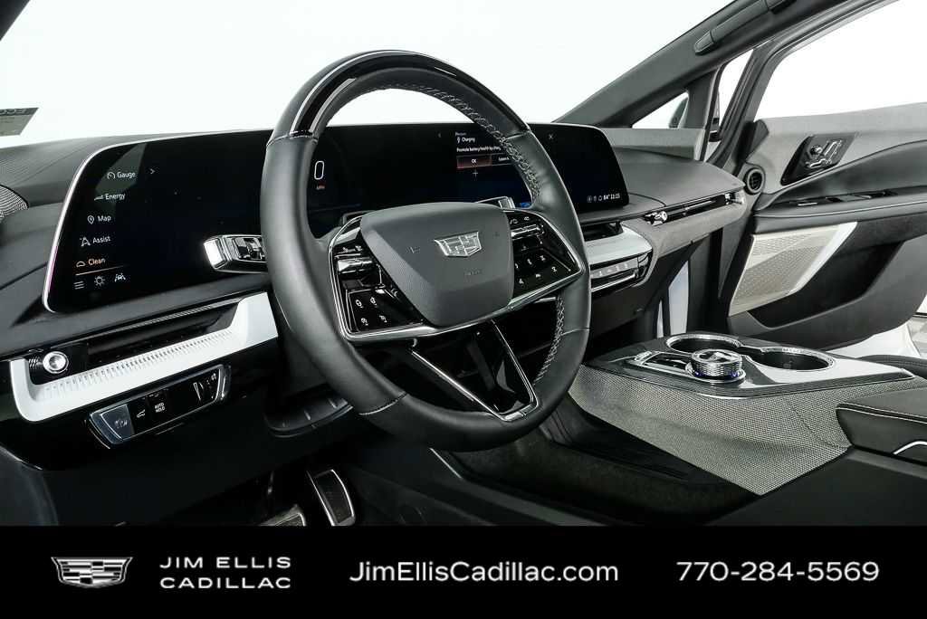 Certified 2025 Cadillac Optiq Luxury 2 w/ LPO, Floor Liner Package AWD/4WD image 3