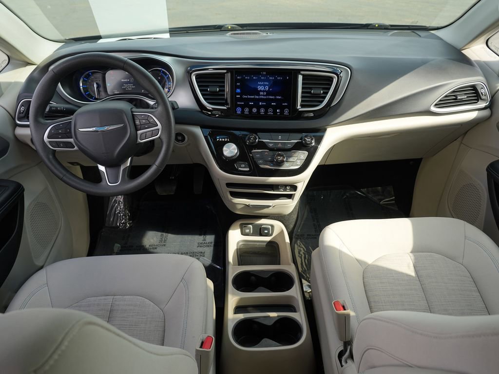 Used 2017 Chrysler Pacifica Touring Plus FWD image 24