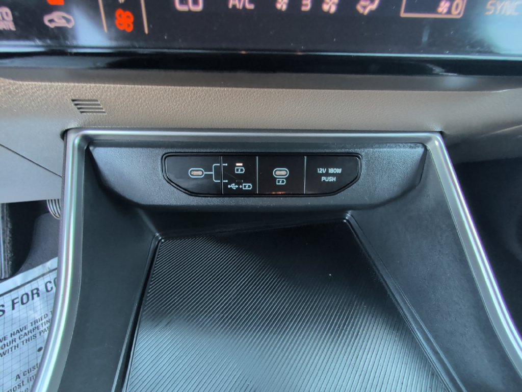 Used 2025 Kia Carnival FWD image 34