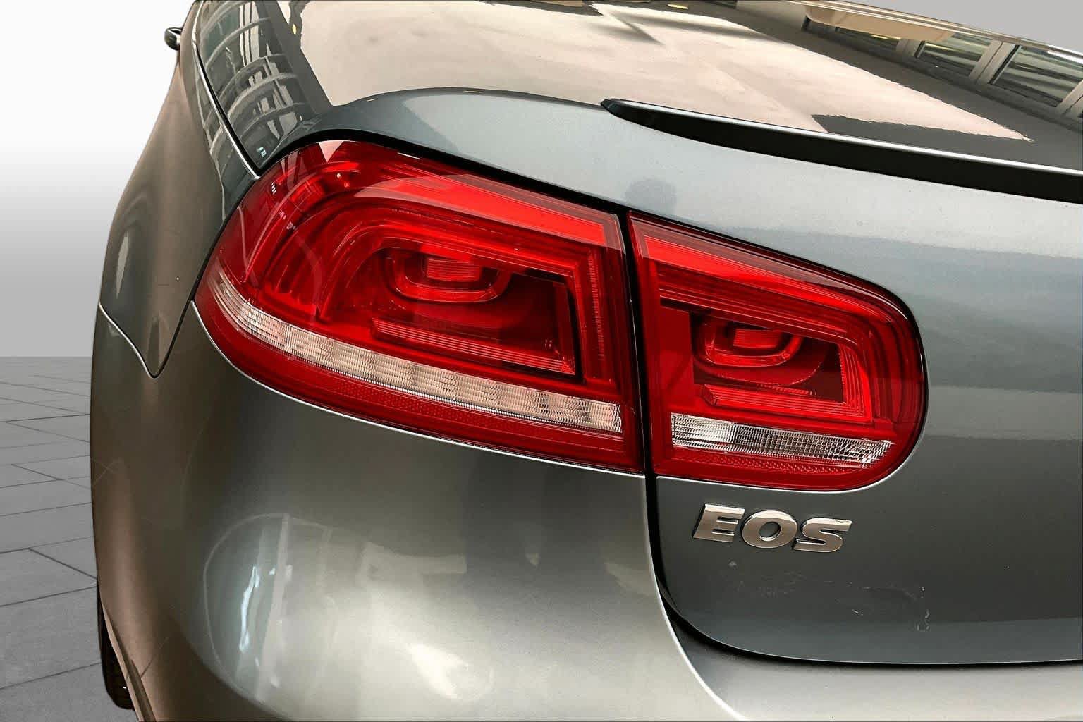 Used 2012 Volkswagen Eos Executive FWD image 26