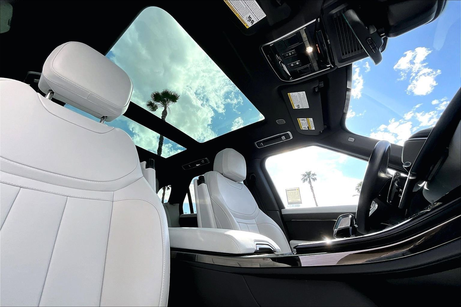 Used 2025 Land Rover Range Rover Sport image 22