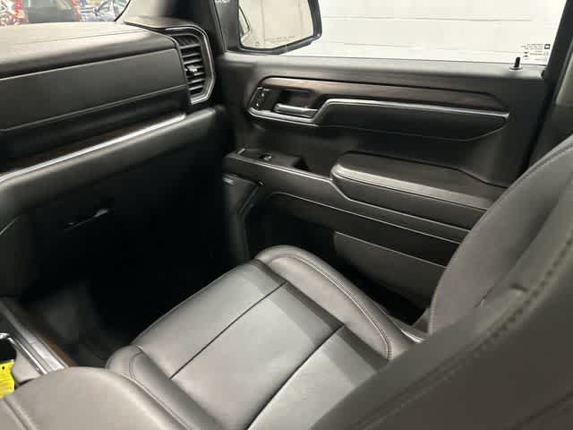 Used 2023 GMC Sierra 1500 SLT AWD/4WD image 13