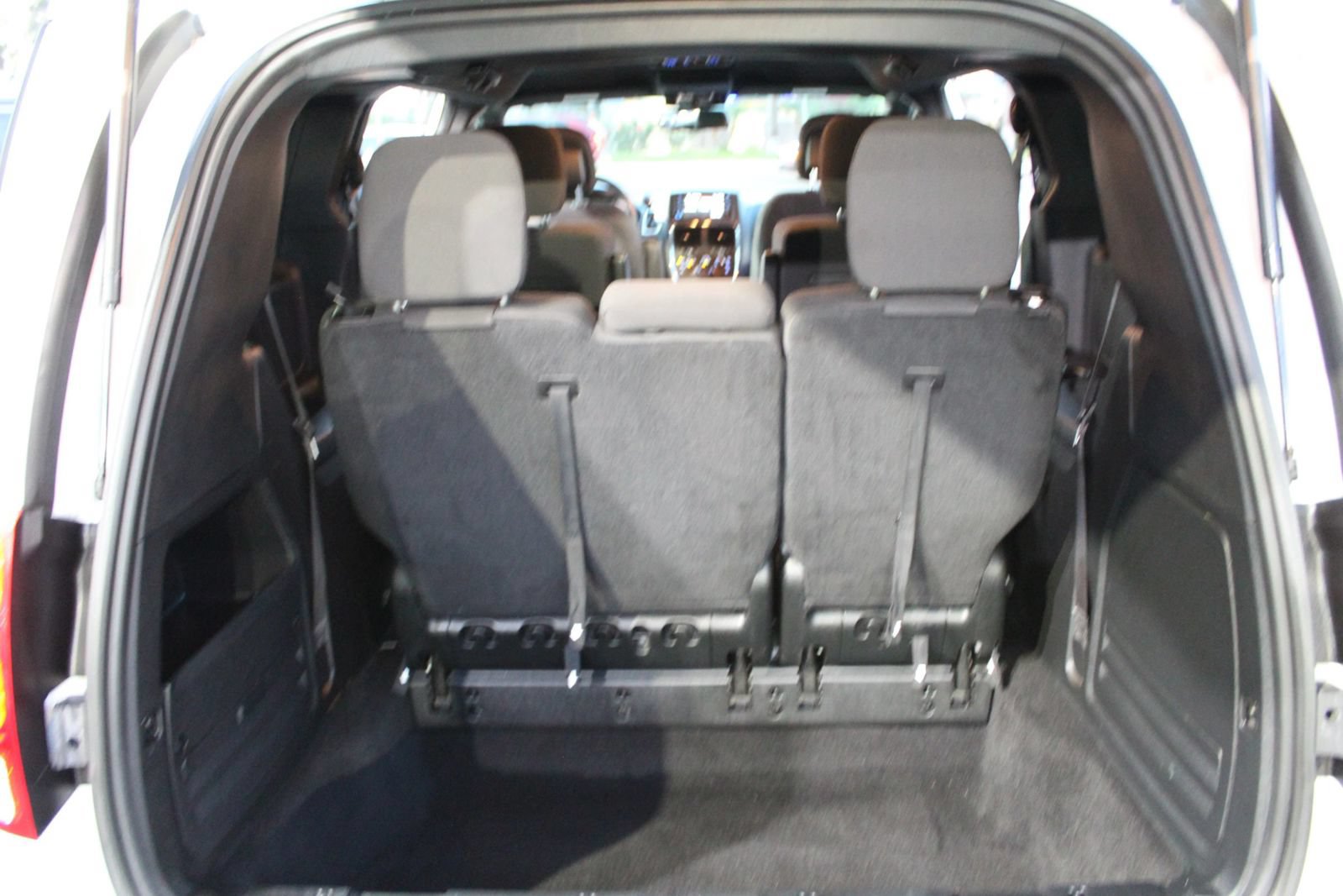 Used 2019 Dodge Grand Caravan SE FWD image 31
