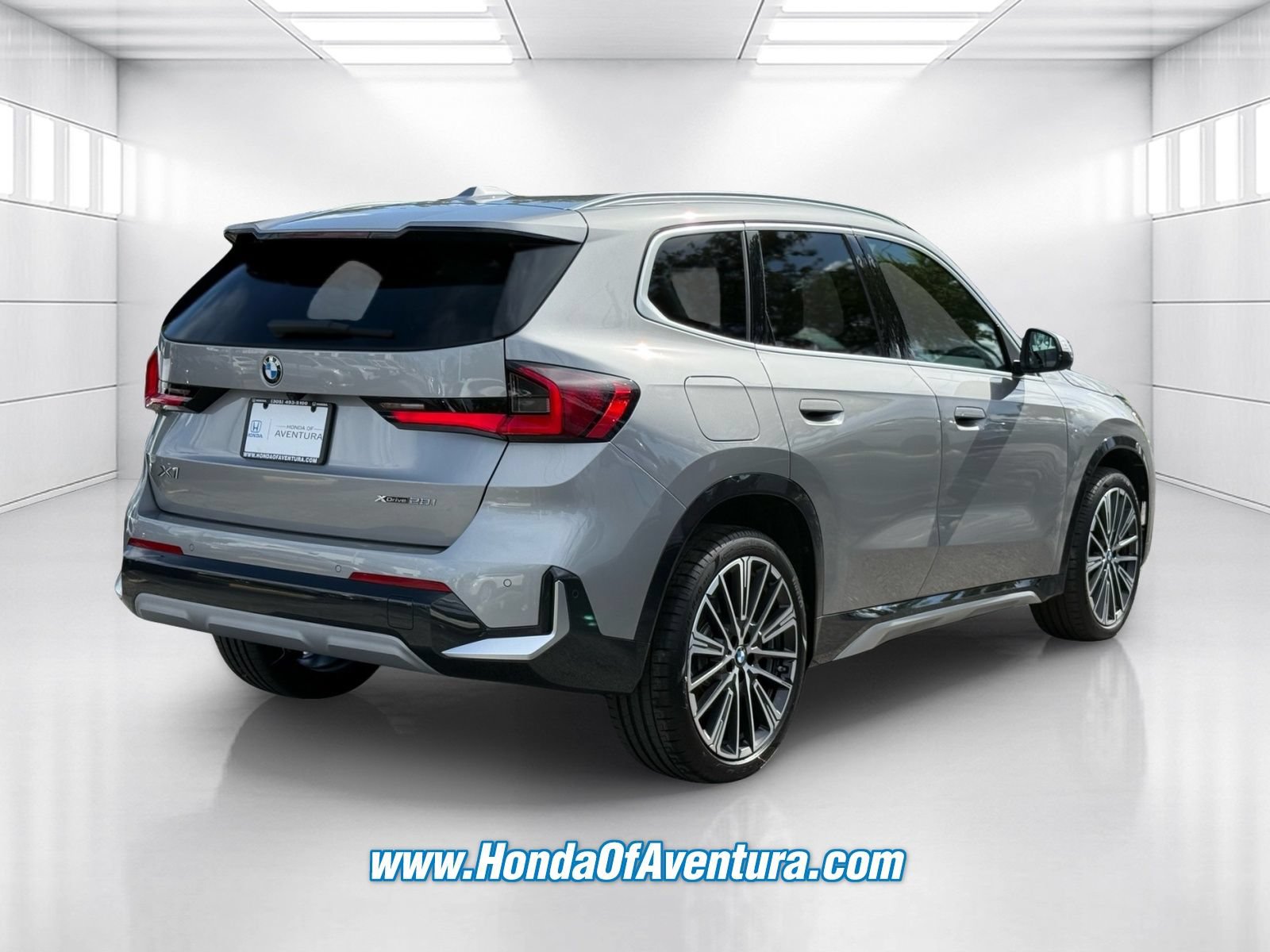 Used 2025 BMW X1 xDrive28i w/ Convenience Package AWD/4WD image 5