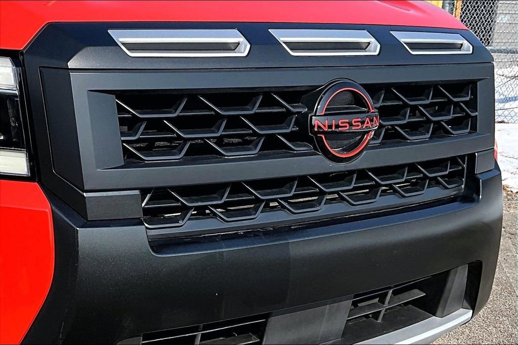 Used 2025 Nissan Frontier PRO-4X w/ Interior Protection Package image 39