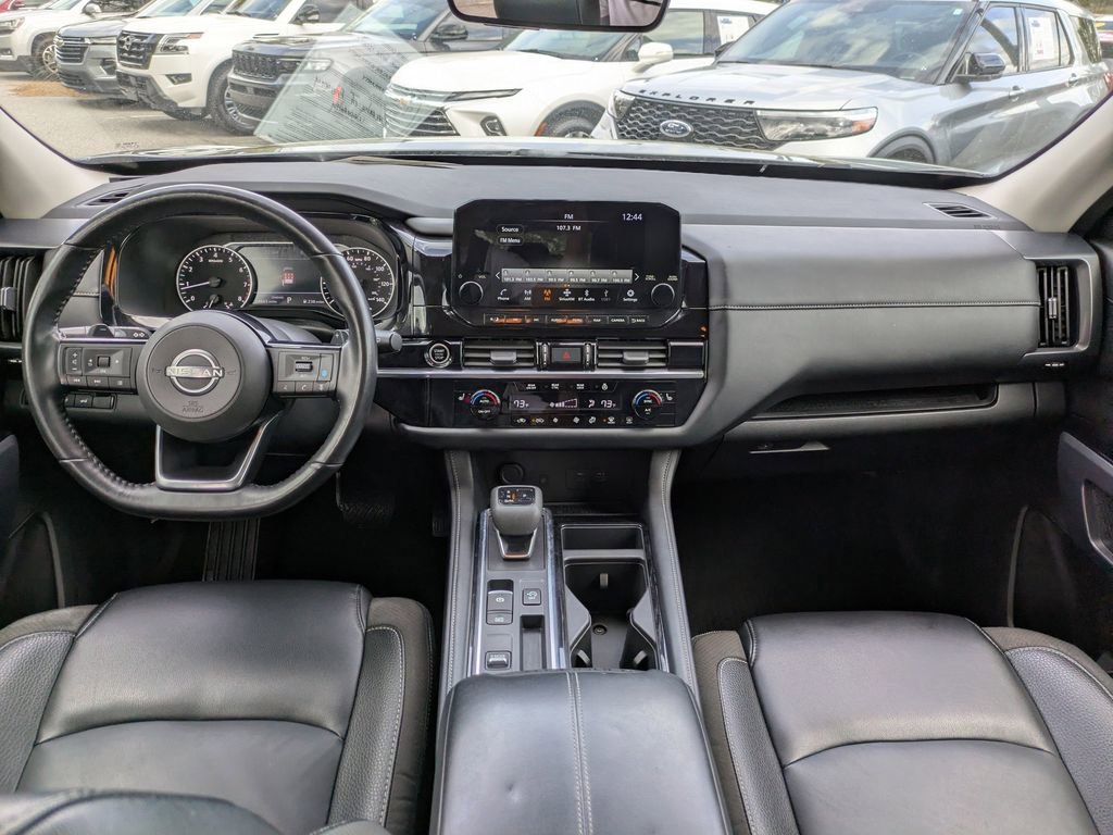 Used 2023 Nissan Pathfinder SL image 16
