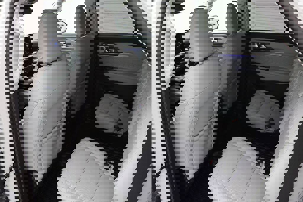 Used 2026 Ford Explorer Platinum w/ LUX Leather Package image 11