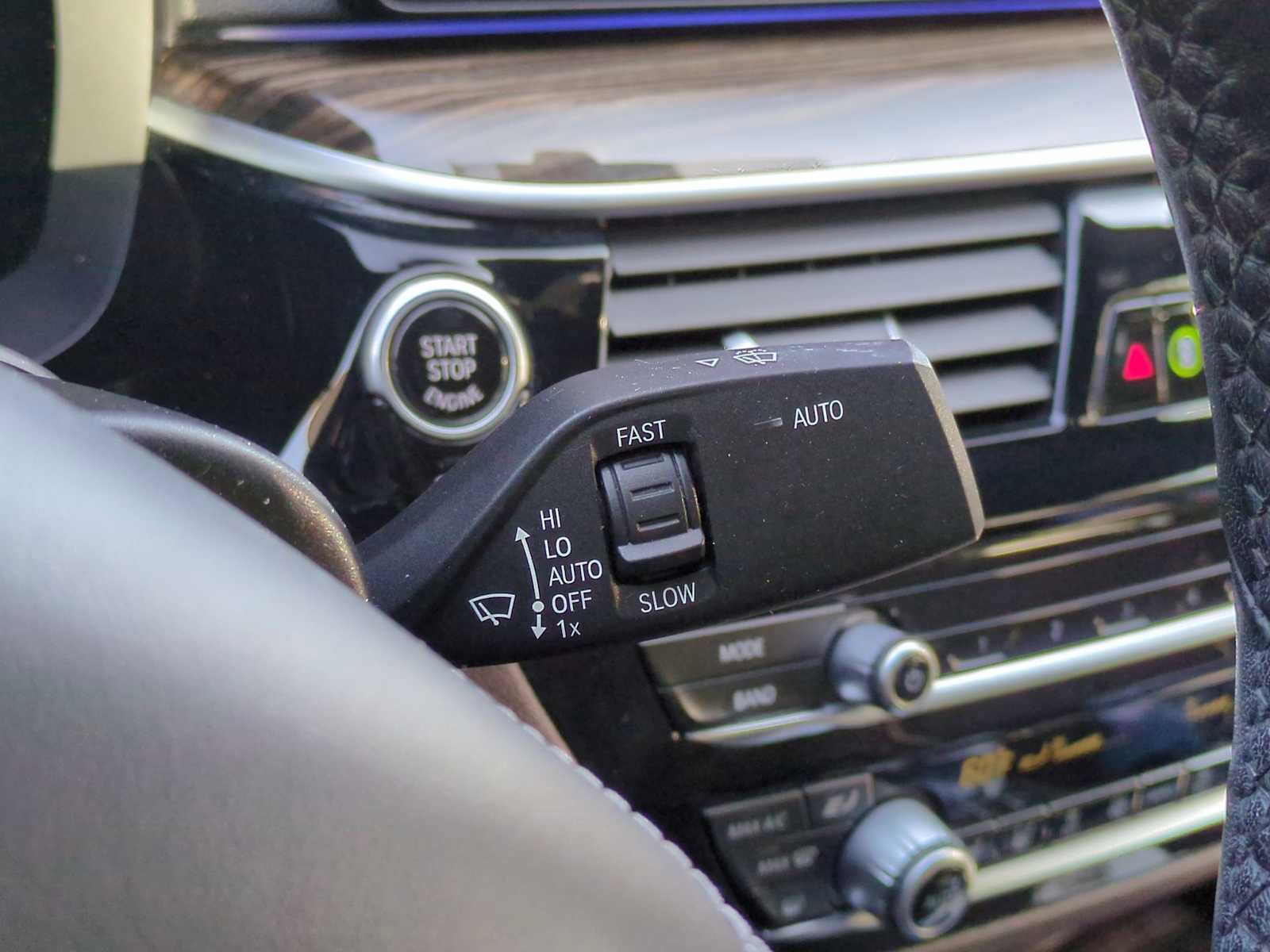 Used 2021 BMW 530i xDrive w/ Premium Package image 27