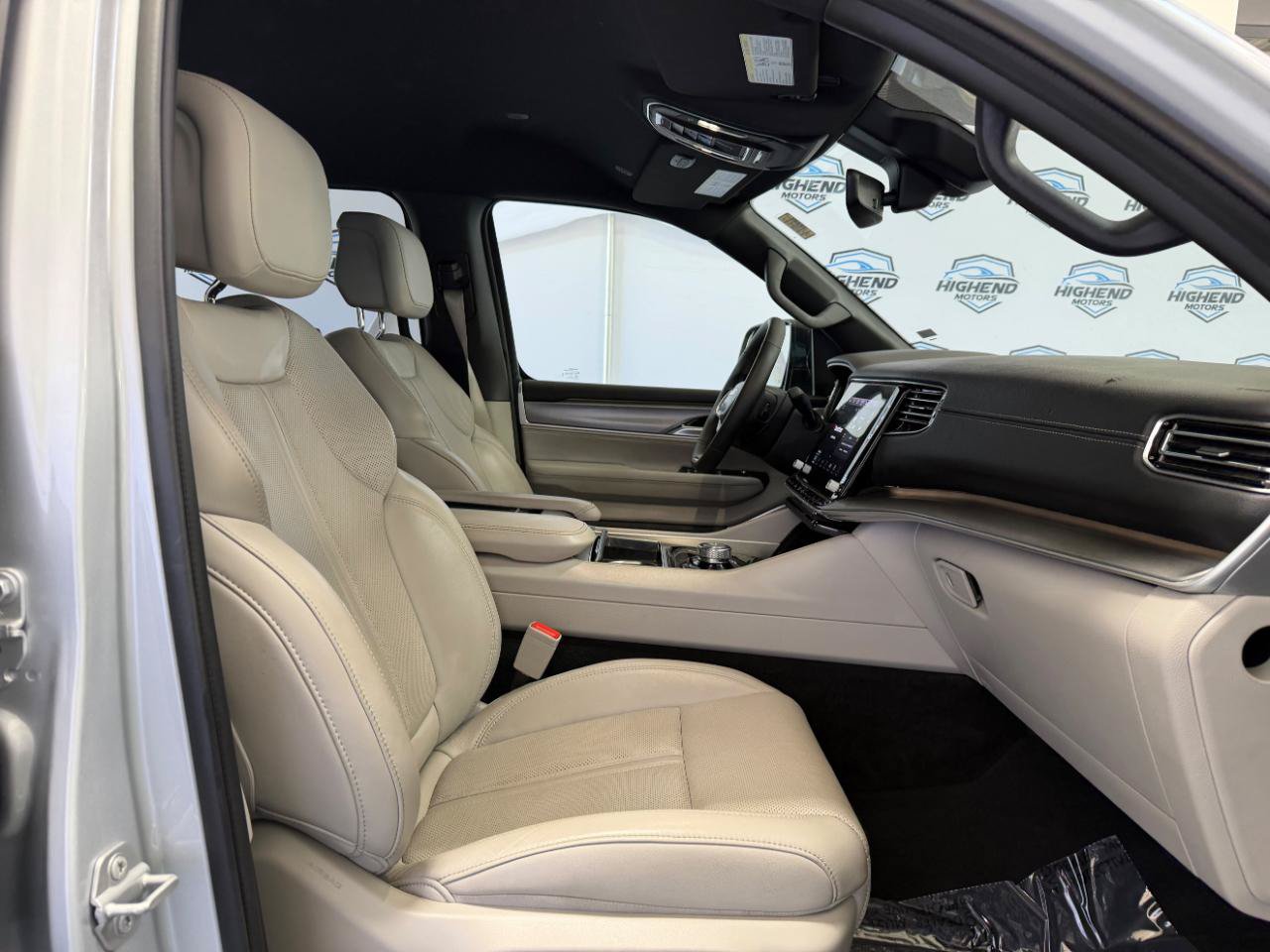 Used 2025 Jeep Wagoneer Series II AWD/4WD image 28