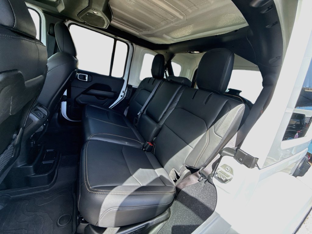 Used 2024 Jeep Wrangler Unlimited Sahara AWD/4WD image 27