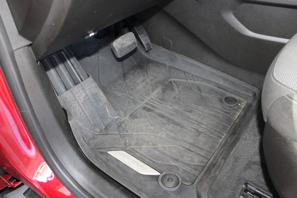 Used 2022 Chevrolet Traverse LT w/ LPO, Floor Liner Package image 24