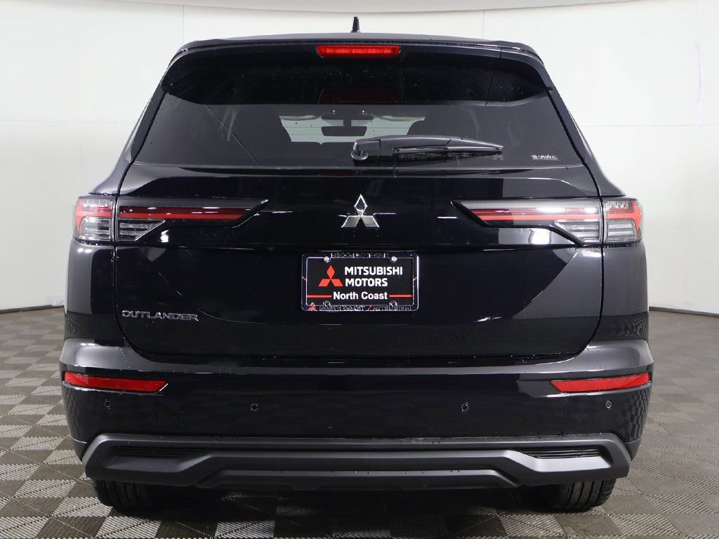 New 2026 Mitsubishi Outlander ES image 12