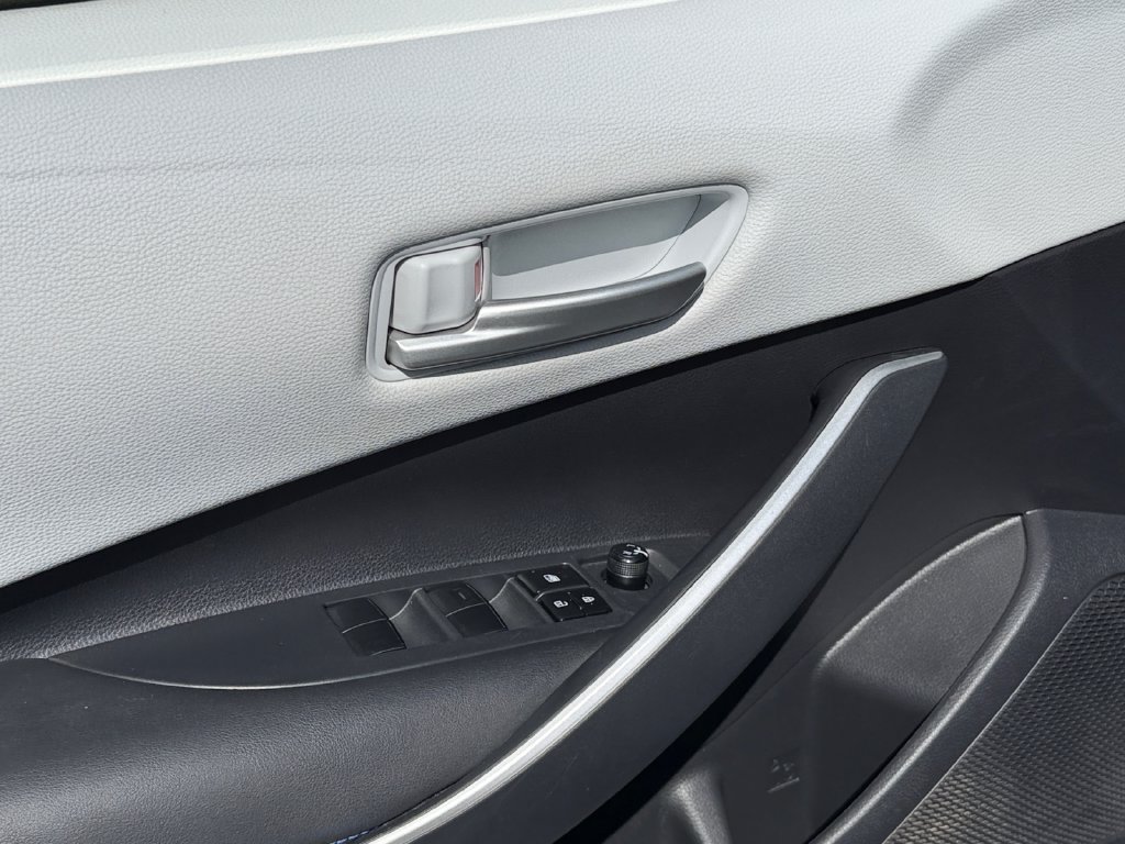 Used 2021 Toyota Corolla SE w/ SE Premium Package FWD image 15