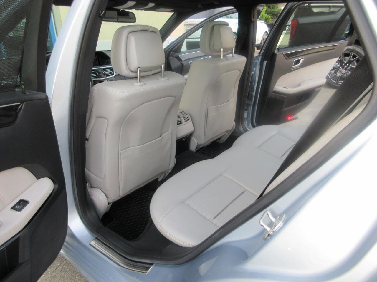 Used 2013 Mercedes-Benz E 350 4MATIC Wagon image 37