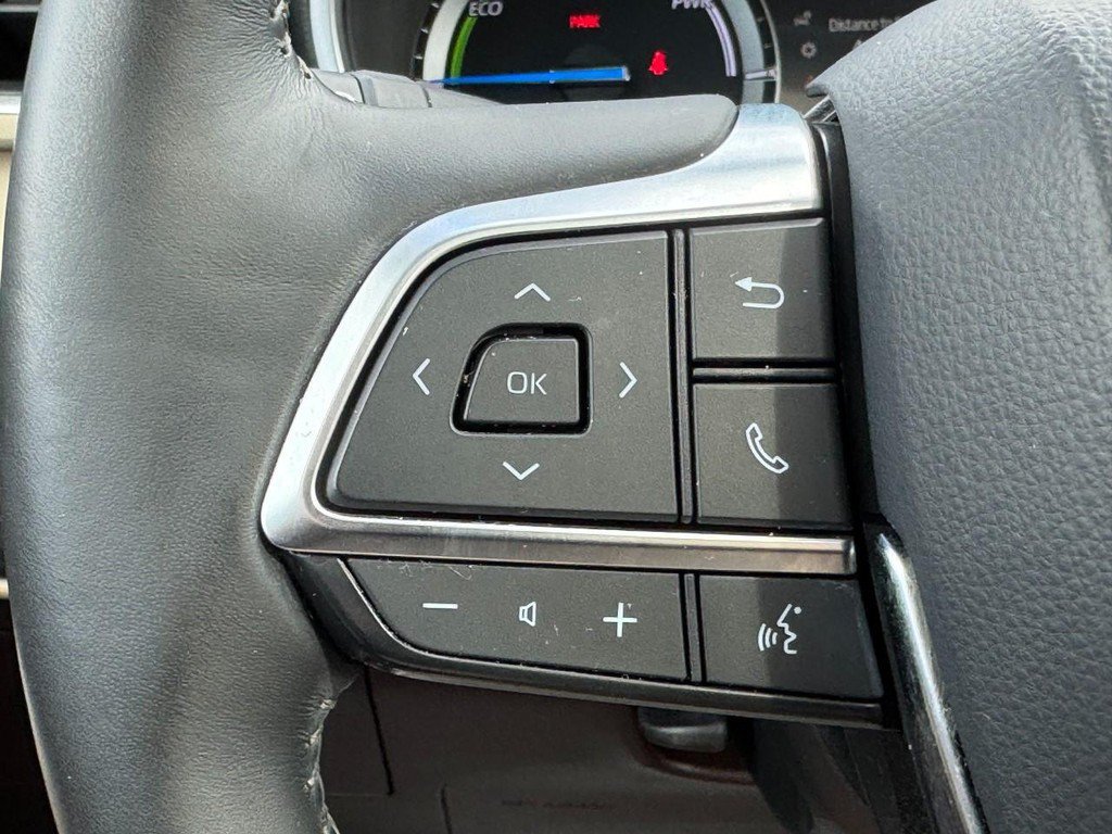 Used 2021 Toyota Highlander XLE AWD/4WD image 27