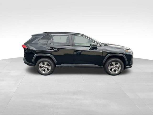 Used 2022 Toyota RAV4 XLE w/ Carpet Mat Package (TMS) image 20