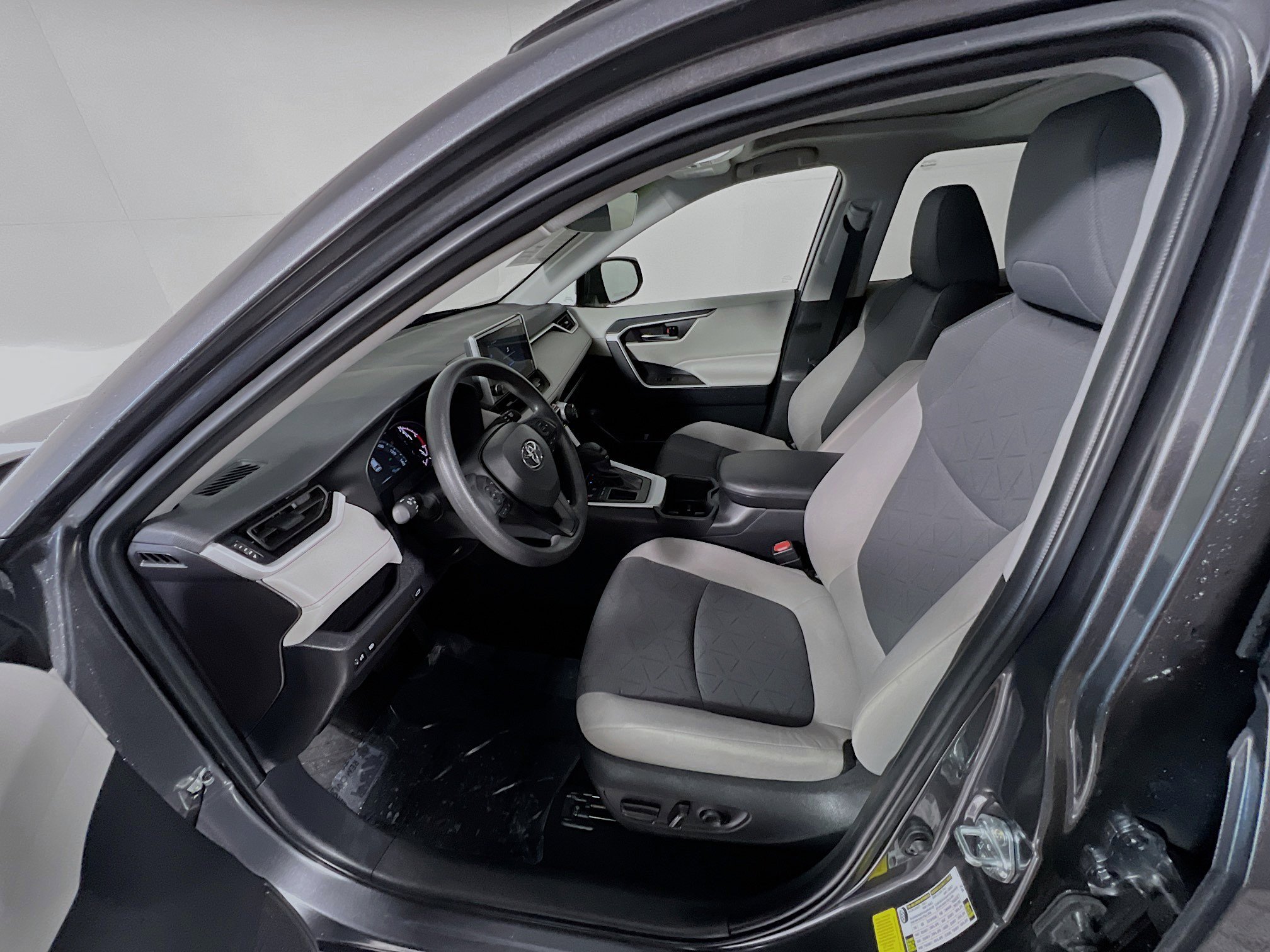 Used 2025 Toyota RAV4 XLE image 15