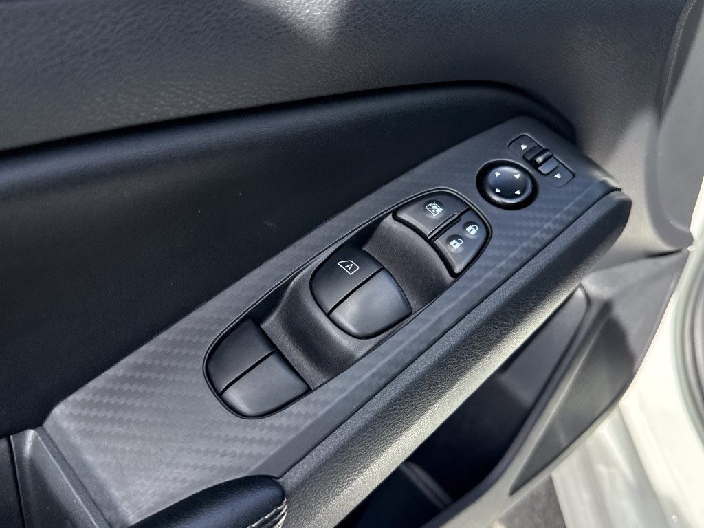 Used 2025 Nissan Altima 2.5 SV FWD image 13