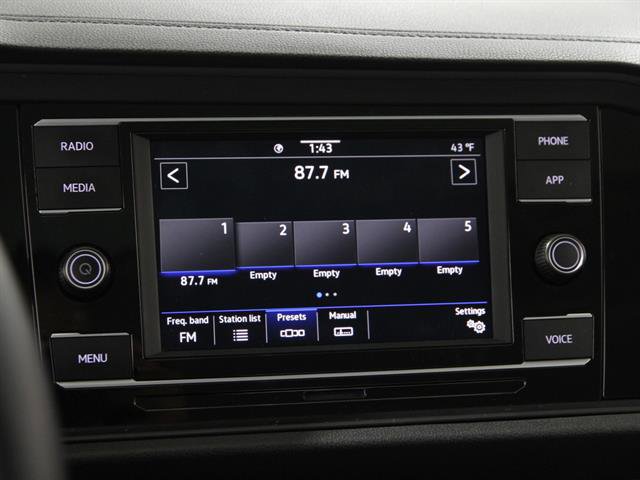 Certified 2023 Volkswagen Jetta SE w/ Panoramic Sunroof Package image 10