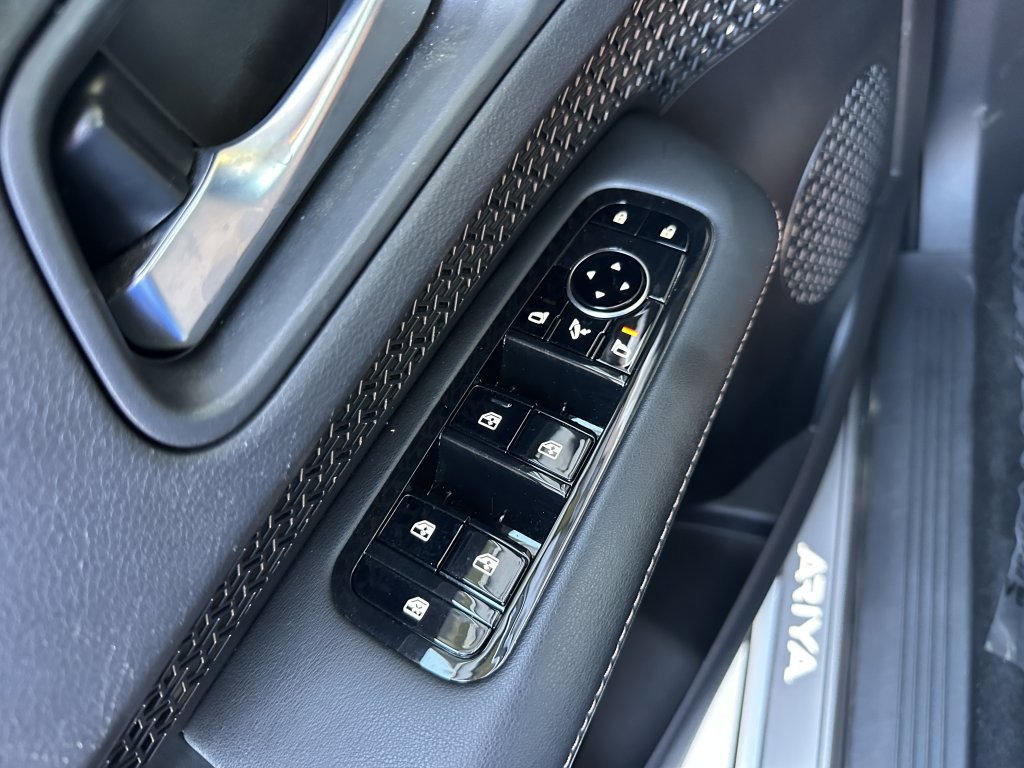 Used 2024 Nissan Ariya FWD image 30