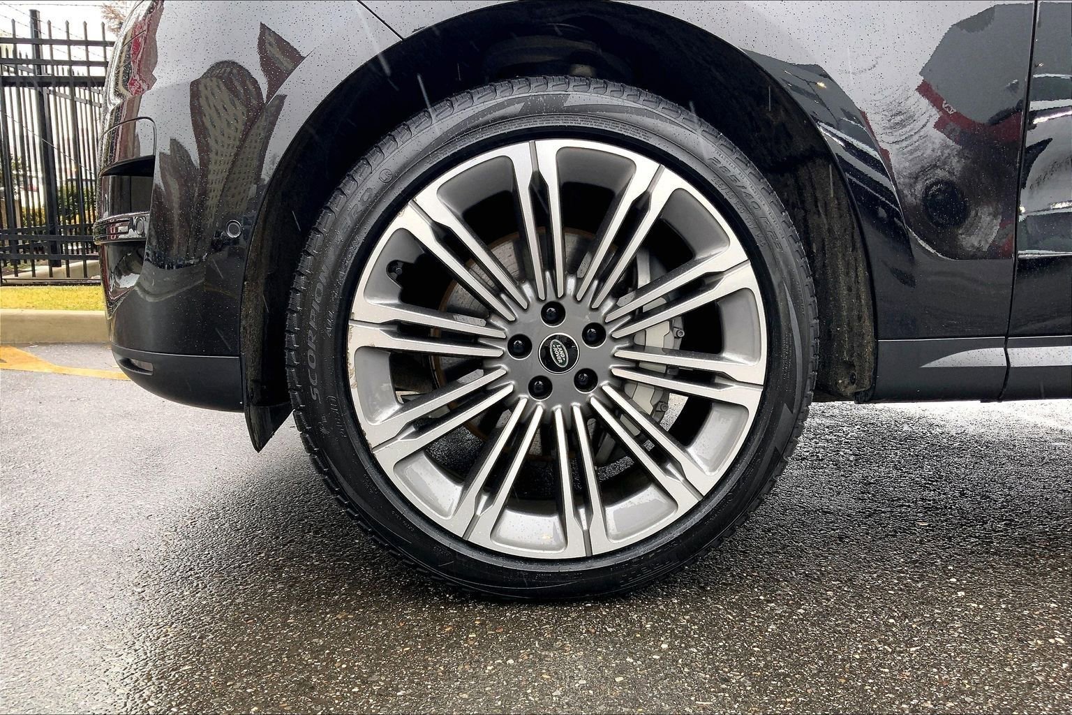 Used 2024 Land Rover Range Rover Sport SE image 10