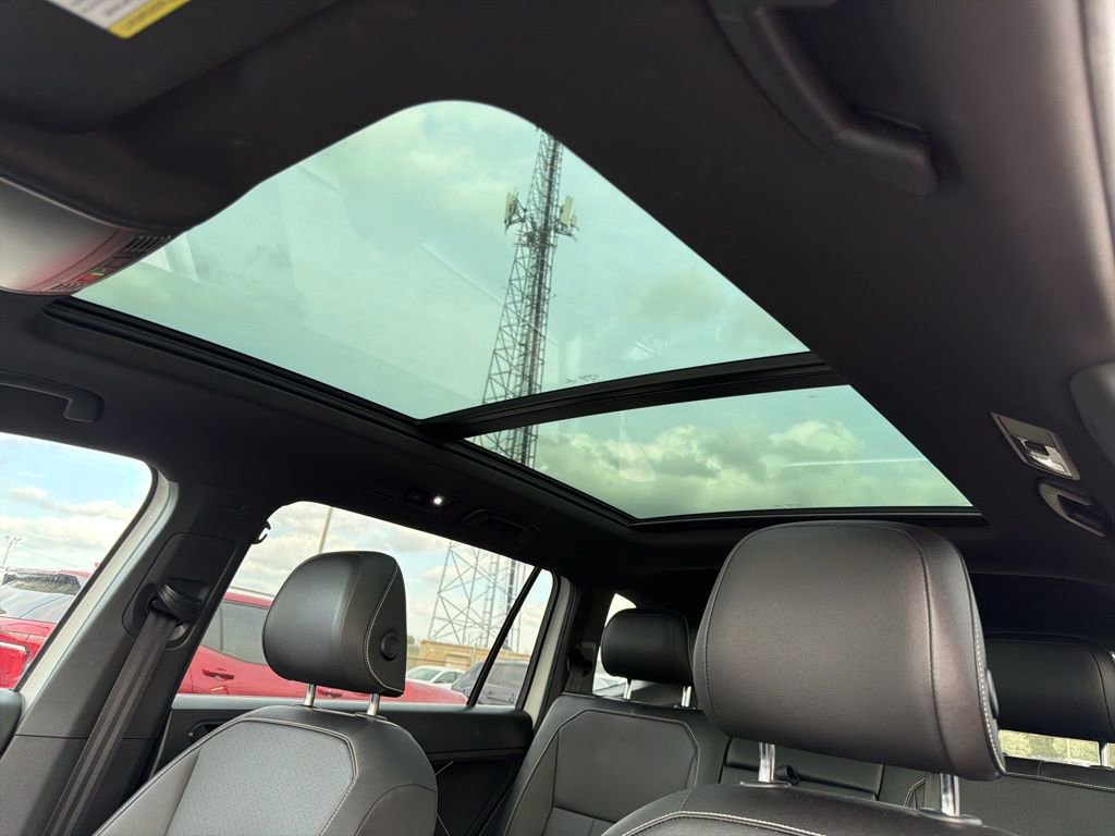 Used 2022 Volkswagen Tiguan SE R-Line image 19