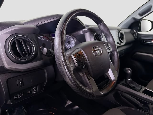 Used 2022 Toyota Tacoma TRD Off-Road AWD/4WD image 9