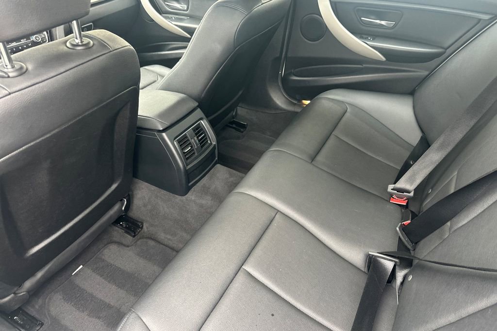 Used 2017 BMW 320i Sedan image 10