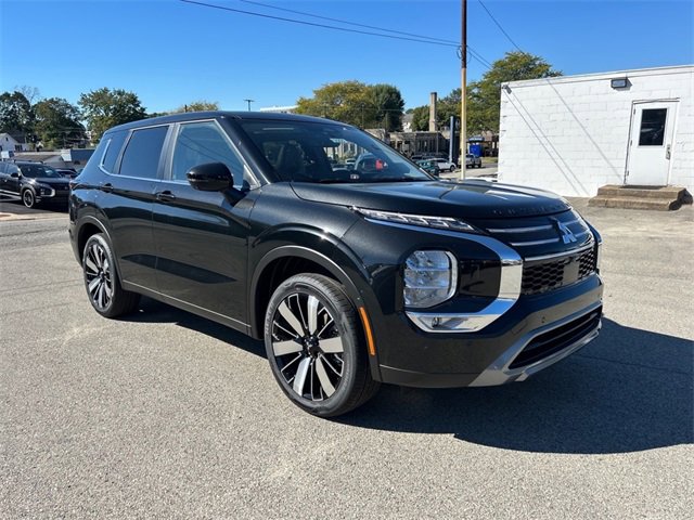 New 2025 Mitsubishi Outlander AWD image 1