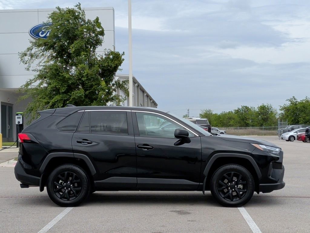 Used 2025 Toyota RAV4 LE image 9